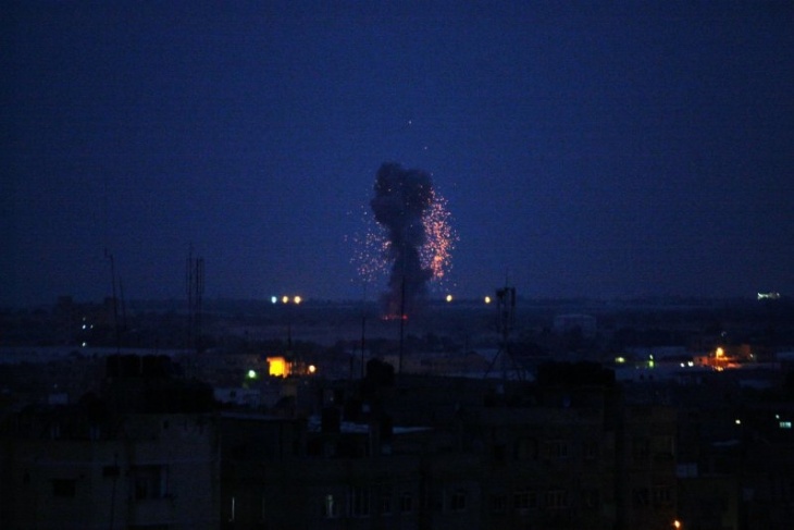 الاحتلال يقصف مواقعا شرق غزة